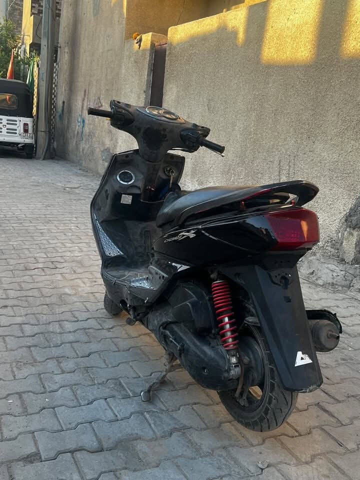 السلام عليكم سكنس فحل للبيع الدراجه حلوه بيها بس السلف يطلع ونه وما عرفت اسوي الدراجه مكينه٥٥مزود الدراجه بيها كلج تزويد وموجود البلادي مكاني بغداد الحريه ول سعر 625وبيها مجال حك الجيه رقم ***********متواجد فقط رقم

