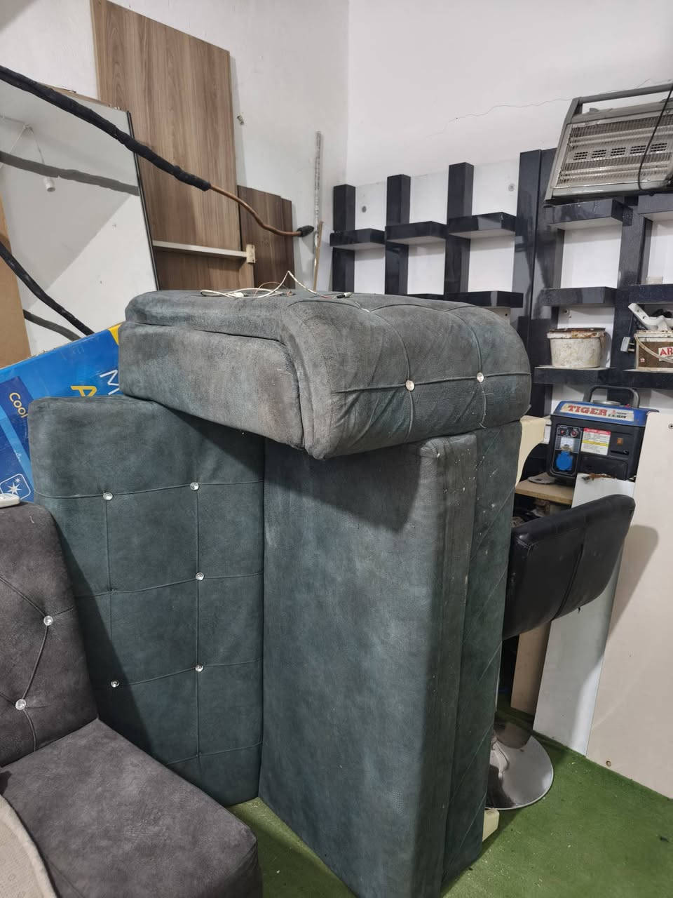 ديوان بسعر مناسب جدا ***********
