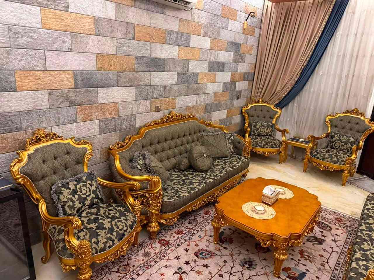 للبيع تخم10مقاعد+طبله وسطيه +2طبلات خشب زان طبيعي سفنج طبي مقاعد متحركه وسحاب وكوشات 16كوشه تخم ستعمال كلش قليل جديد بمعنى الكلمه مشتري33ورقه ابيعه16ورقه  مكان حي الجهاد ***********
