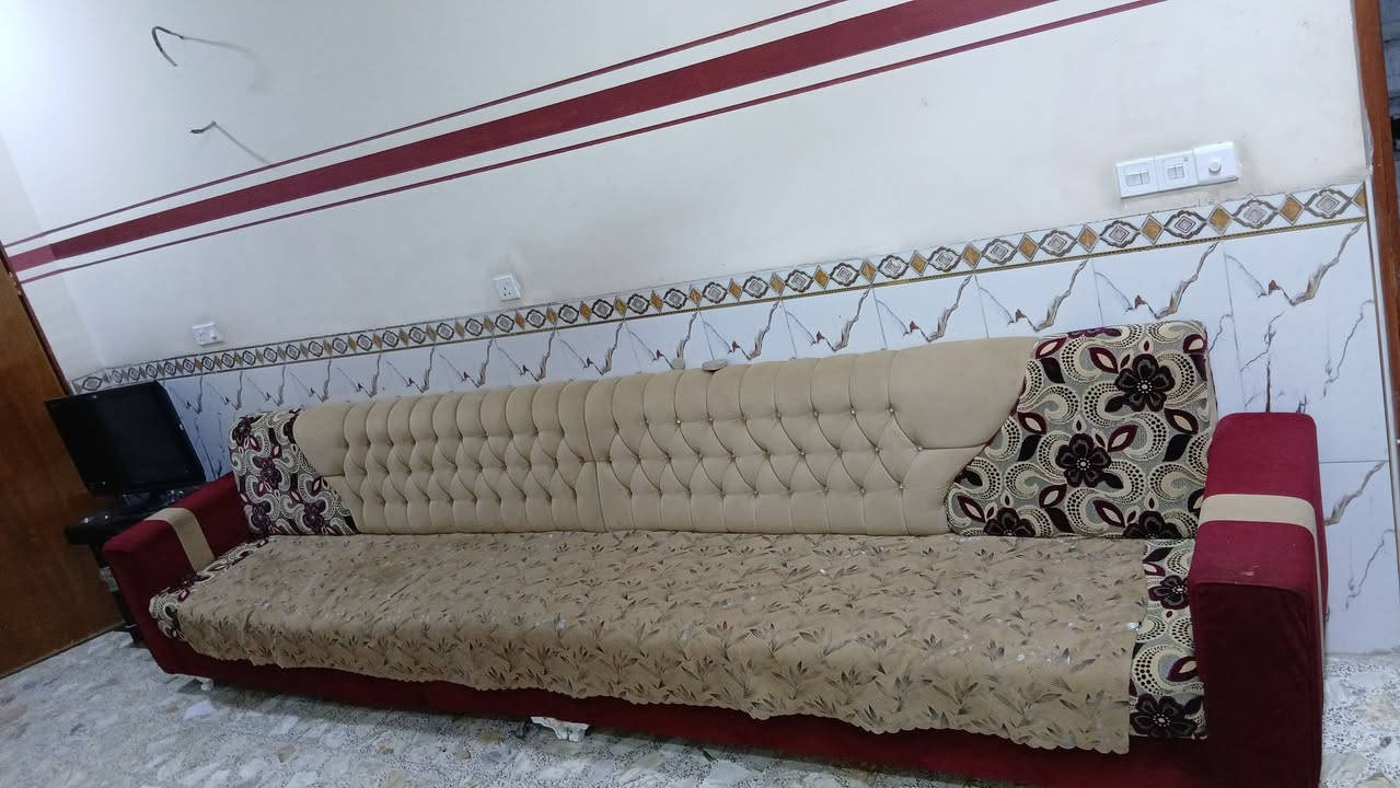 تخم ديوان للبيع نضيف جداً للشراء عنواني نجف شارع مطار للاتصال***********
