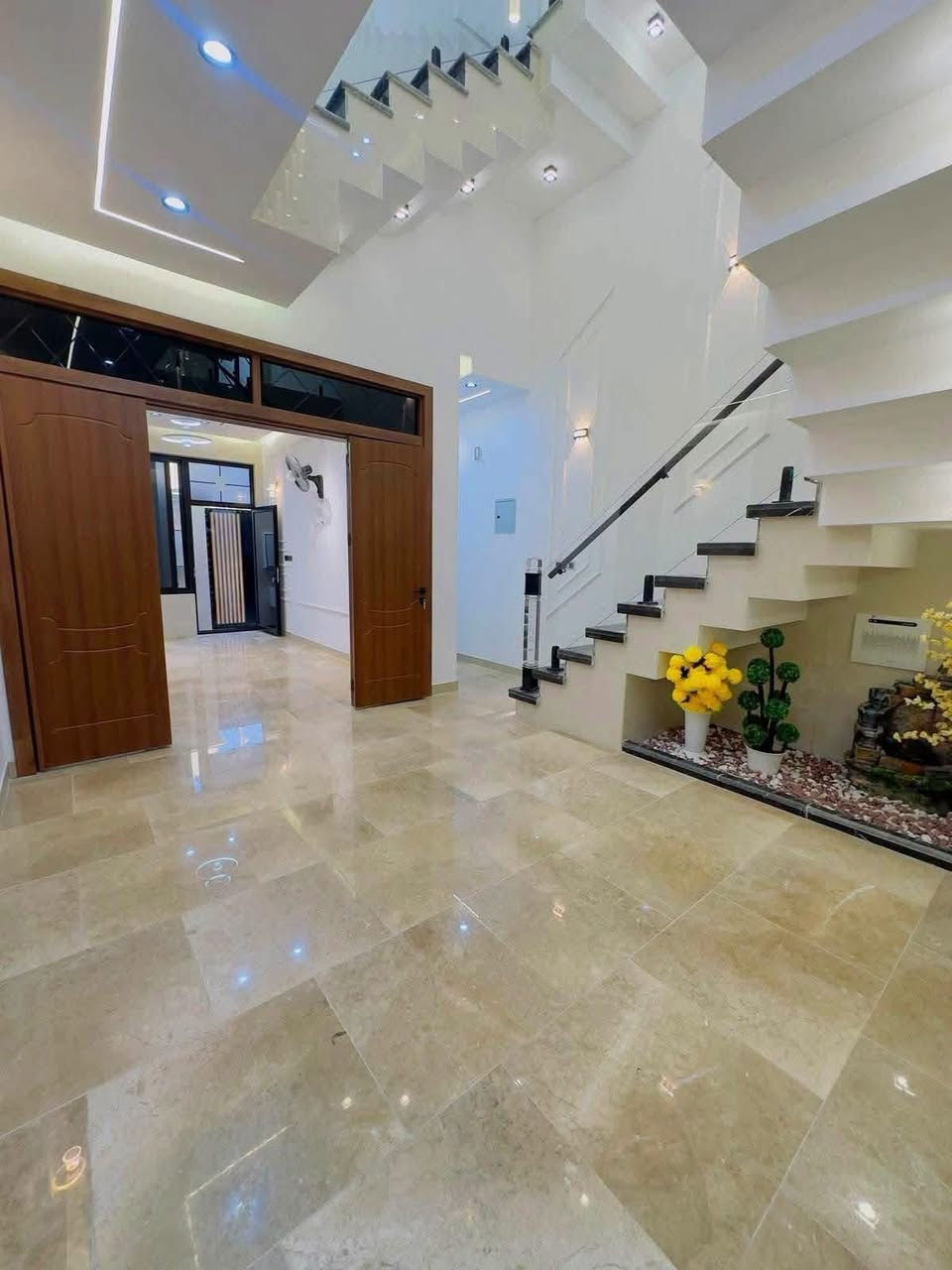 دار للبيع بالنجف حي السلام يم مستوصف الصحي السلام قرب أربع شوارع
🏠 أو المراوس | فرصة مميزة

📍 النجف الأشرف – حي السلام

🔹 المساحة: 100 م²
🔹 البناء: طابقين
🔹 عدد غرف النوم: 3 غرف

💰 السعر: 285  مليون

📞 للاستفسار والتفاصيل:
📲 واتساب / اتصال:
***********
***********

📩 أو مراسلتنا دايركت

✨ موقع مميز وفرصة مناسبة للسكن أو الاستثمار

.
.
.
.
.
.
.
#اكسبلورر #فولو
