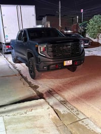 GMC AT4 سيرا 2022 وارد امريكي  فول مواصفات 8 سلندر مغلفه لون المات جاه...