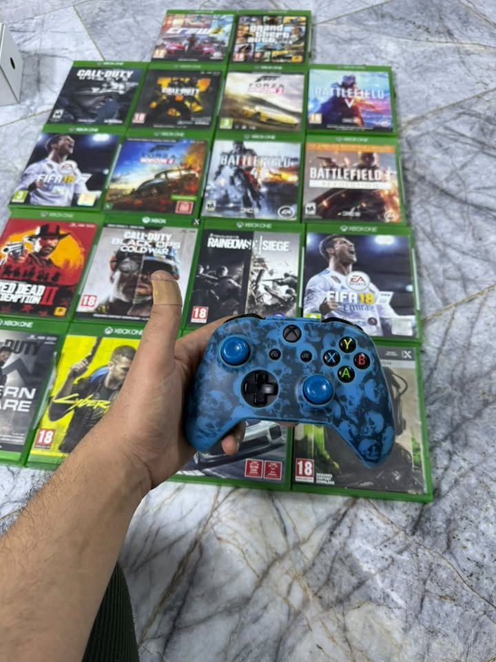 اكسبوكس ون اكس ذاكرة تيرا 4K جديد جداً وياه كل غراضه الاصليه وكارتونته و 17 قرص وستاند ومراوح وحساب بي العاب ايضاً كله جديد مكاني بغداد السيدية 
*********** واتساب

