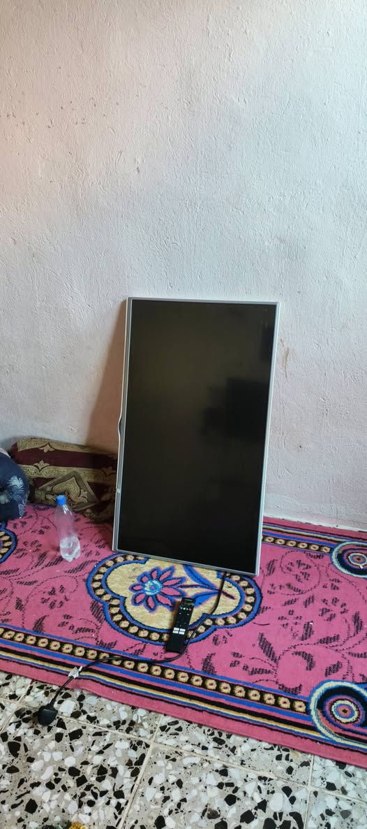 السلام عليكم بلازمهLG43بدون انترنيت شغاله شرط الفحص اسعر125/ جربايه 40  العنوان بغداد الباويه شارع المدارس///***********
