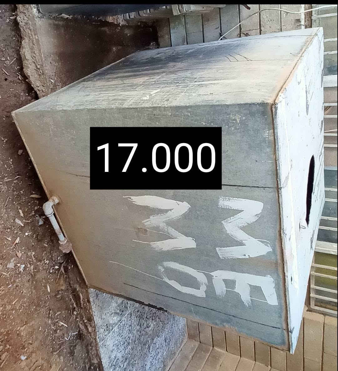اغراض بيت للبيع والاسعار مكتوبة عالصور ورقم صاحبهم
***********
***********

نص مكتوب في الصور:
- 17.000
- بردات ستلايت درجة اولى ما مستخدمين بالنايلون الوحدة 28.000
- بانيو
- 55.000
- 3.500