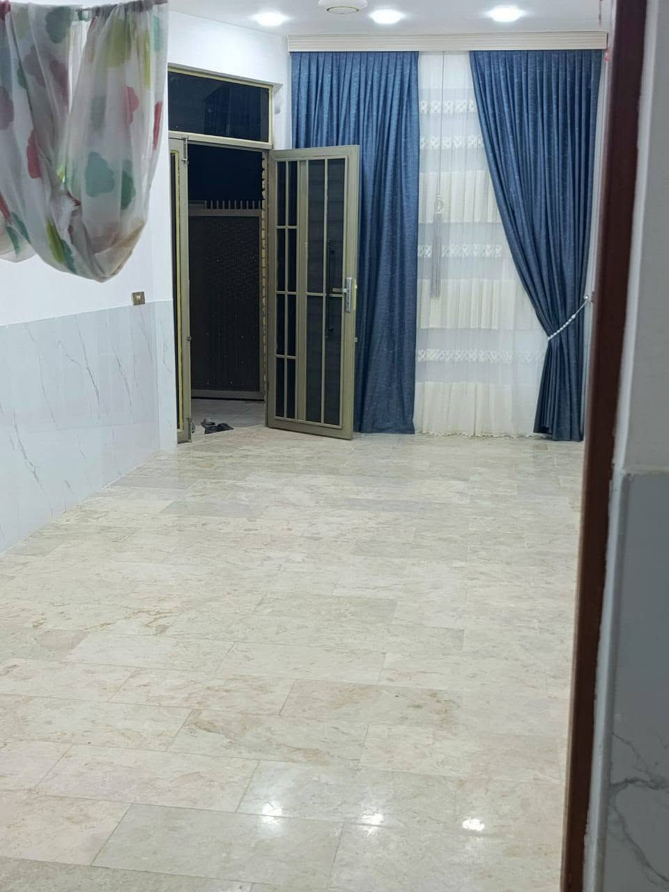 دار سكن للبيع مساحة 150 متر  بناء حديث 
منطقة #حي_الحوراء (شارع الكفاح) 
المربع الذهبي 
#مطلوب_اسكان 55
#مقدمة 75 

للتواصل الاتصال على الرقم 
‏‪***********‬‏
‏‪***********‬‏
***********

عنوان المكتب/ حي الحوراء (شارع الكفاح) قرب حسينية عبدالله الرضيع 
#مكتب_عقارات_محمد_المرياني
