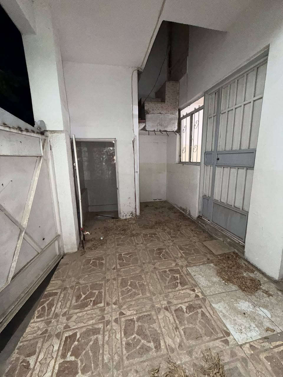 دار للايجار حي سومر بالقرب من
 مدرسة بنات الحسن مساحة الدار 100 متر 
طابقين 2 غرفتين نوم هول2 حمام2 مطبخ استقبال مخزن للاستفسار الاتصال على الرقم 
*********** /واتساب 
غير متواجد على فيس
