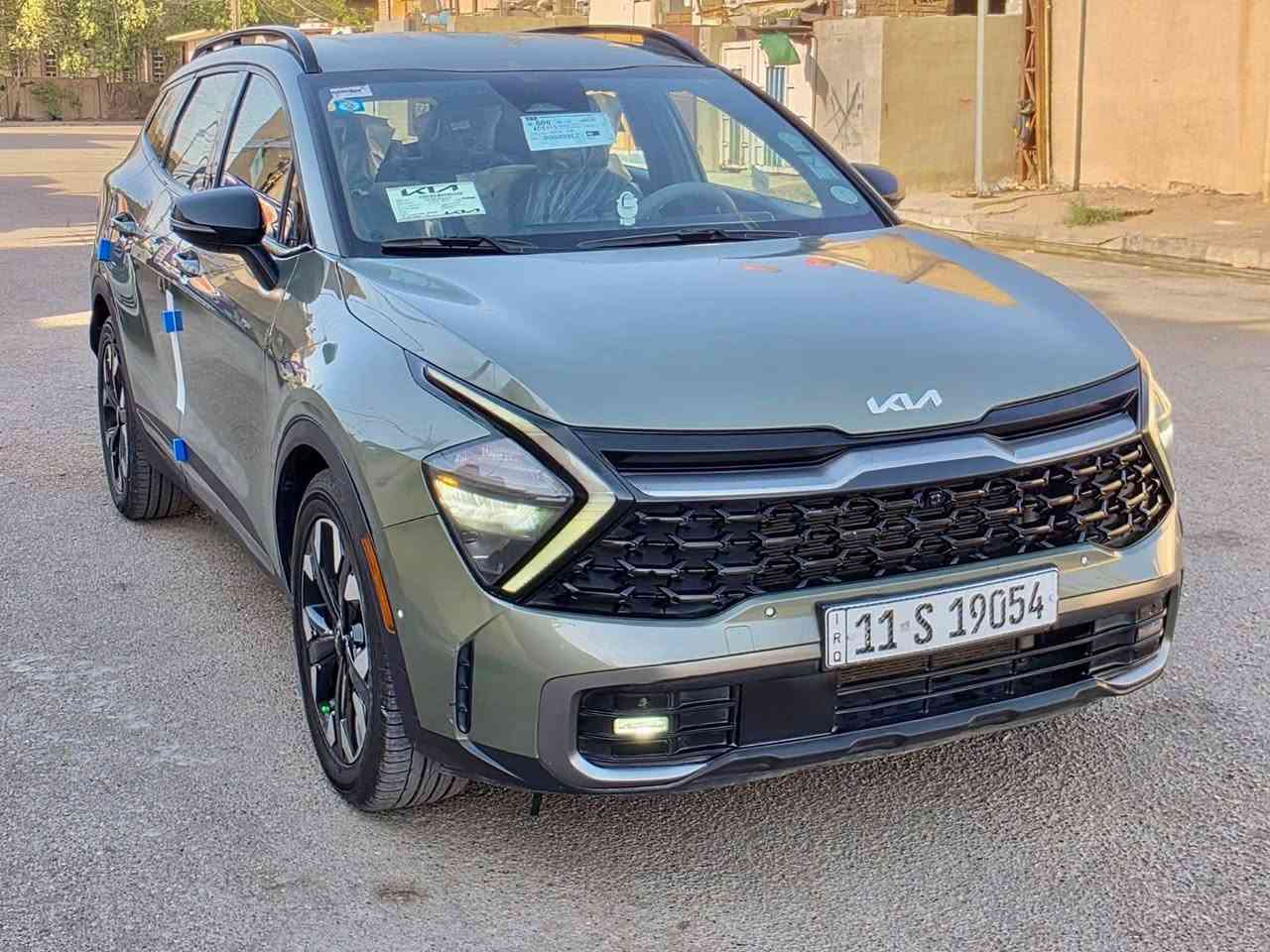 #كياسبورتج2023 امريكي بيها بنيد وربع الجاملغ
وسياره جديده على وضع الشركه برغي مامفتوح بيها كير محرك كفاله عامه #السعر175
سياره فول مواصفات  
محرك 2500 
2 قطع تبريد 
بصمه 
بصمه أبواب 
مري شفط 
اشاير بالمري 
كشنات جلد 
كرسي كهرباء  جهتين 
شاشه ابل كار بي 
 تبريد شاشه   
شاحن واير ليس 
تحكم ستيران 
ترحيب 
لايتات زنون 
بك لايت LED 
ماشيه 38الف ميل حقيقي 
سياره جديده على وضع الشركه 
رقم بغداد باسمي 
فحص وهزه وسنويه كله جديد
العنوان بغداد العبيدي #سعر175
#للاستفسار***********
