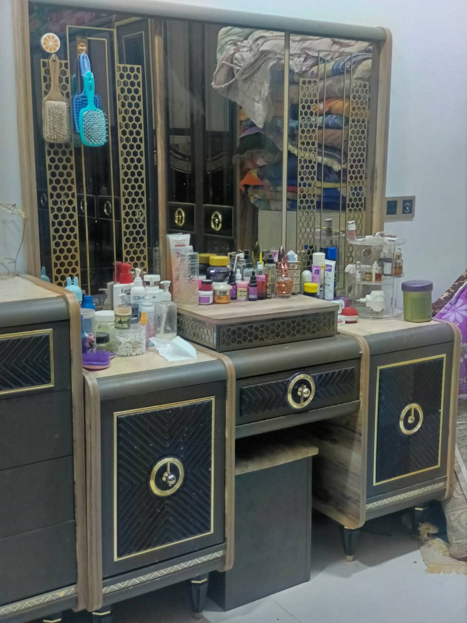 غرفه البيع السعر على هاذه الرقم***********
