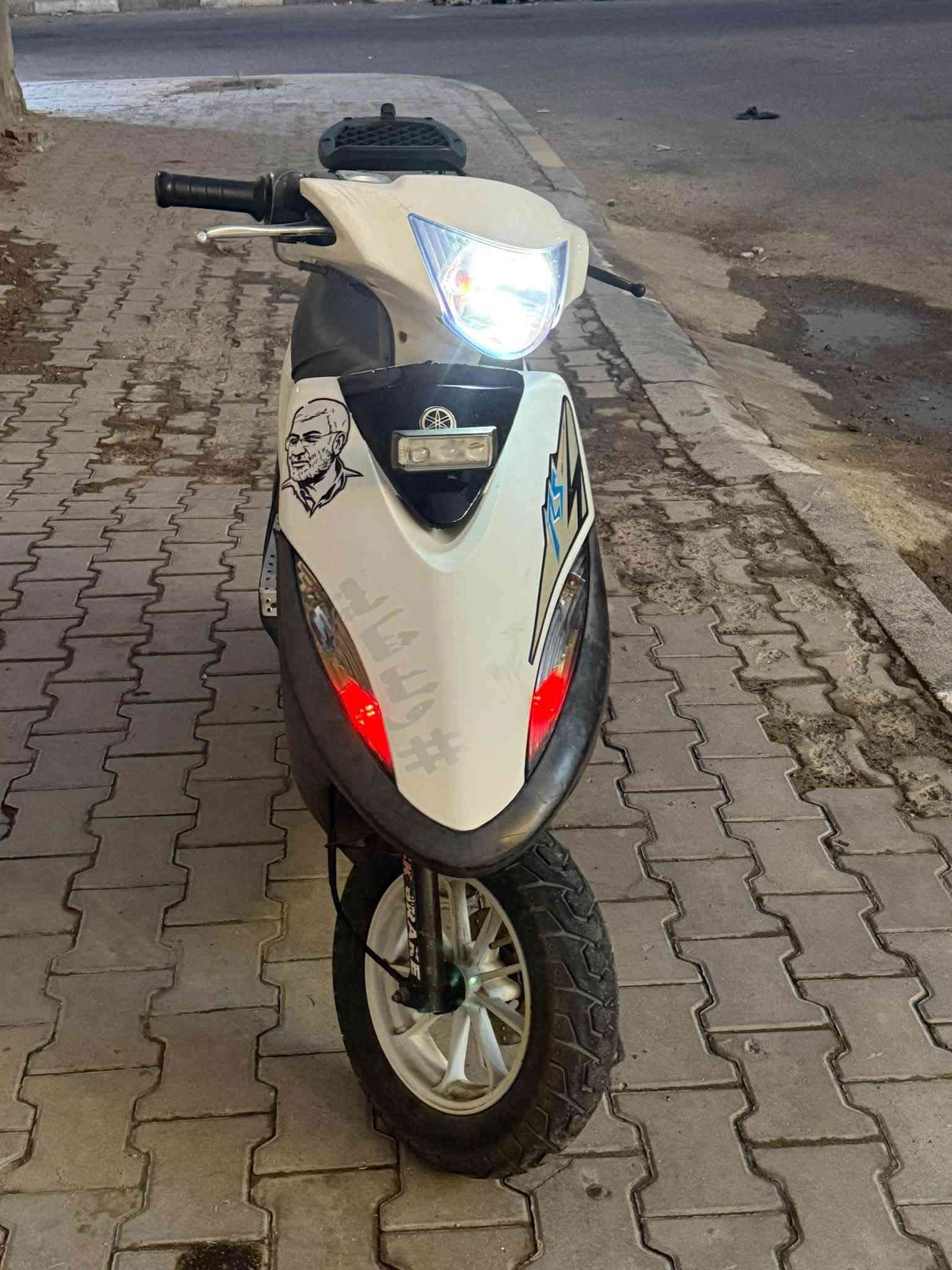 السلام عليكم دراجه ماكس عدله للبيع نضيفه كلش شلعه معدل كهربايات كلشي شغال دراجه مال رمبه العنوان بصره شط العرب 
سعر 850 وبيه مجال لطيبين 
رقم تلفون   *********** 
حياكم الله. ‬
