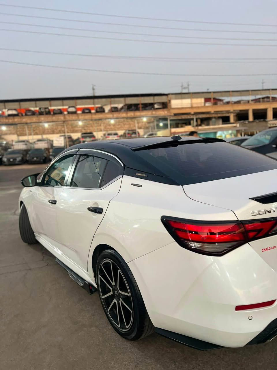 Nissan sentra 2023 SR 
 سبوخ بولند جملغ بشتي بي داخلي
گئر مكينه شه رت  
فحم رادار  شرط
تحويل وكاله شه رت 
جار تل جديد 
رقم سنوي جديد
*********** اكر, نينوى
