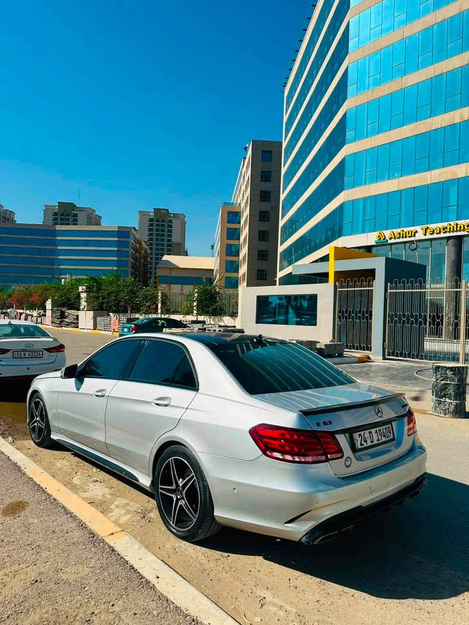 مارسدس E350
المواصفات:
‏‎🔻اخــوان الـسيـارة وارد امـريـكي ضـمان دولــي  
🔻السياره جداا مميزه 
🔻موديل 2016 
🔻مــاشـية90 الـف ميل 
🔻سيـاره محدث كـامل E63  AMG
رقم شاصي WDDHF8JB5GB225244
حــجم مــحرك 350
 6  ســـندر  بــنزیــن 
✅مـحرك مـامـفتوح 
 داخــل اســود    
🛑داخل جلد اسود   
🛑 سستم سماعات هارمن كاردن 🎧
🛑 شاشه 
🛑داخل لدات ٣ الوان
🛑 انظمة قيادة
🛑 كشنات كهرباء
🛑 كشنات تدفئة
🛑كامرة خلفية دوارة
🛑بانوراما
جاملغين امامي صبوغ وبنيد محدث AMG بدون داخل بدون ارباك يعني ارباك سليم   الميكانيك  
💯 الكير مع مكينه وكهربايات بشرط 💯  
بيها نواقص بسيطة 
تخم تاير جديد
نوزلات وبلكات وفيت بم جديد
 تريد تحويل أو وكاله 
سعر 185 ورقه وبيها مجال بسيط مكانها كاظمية ***********
