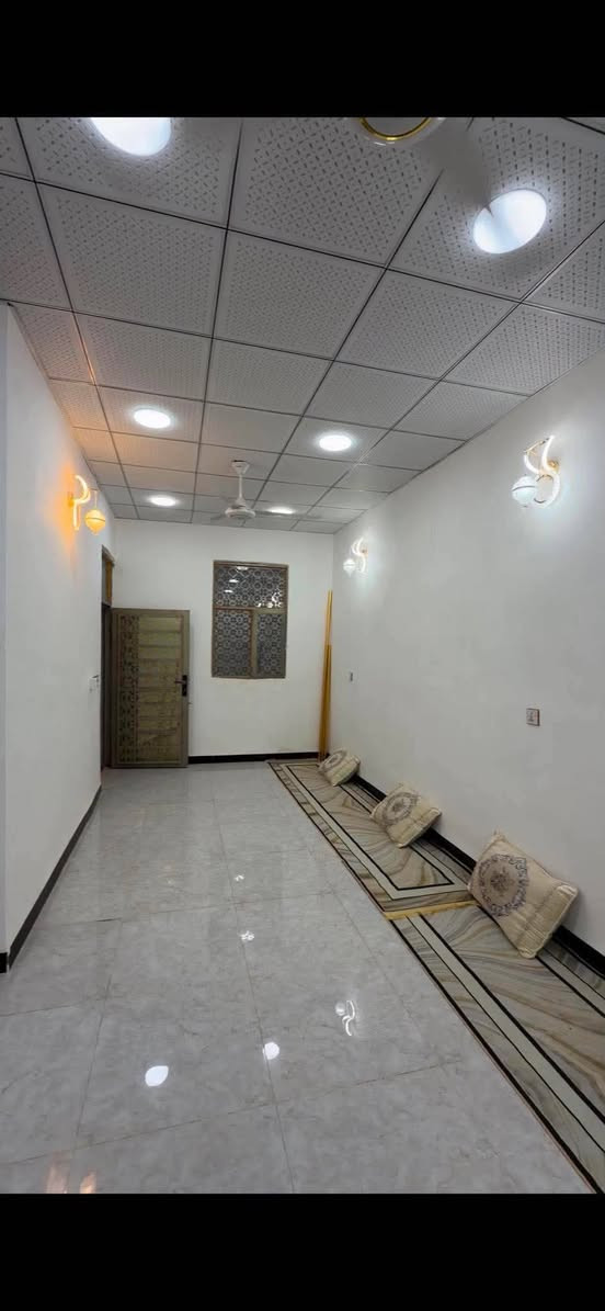 ✨🙏🏻🍂دار للبيع 60متر السعر 18
وبي مجال  نجف مقابيل قريه الغدير خلف البانزين خانه  
بناء حديث يحتوي على غرفة وصاله ومطبخ وصحيات 
رقم راعيه *********** منطقة  متكاملة ومرتبة

نص مكتوب في الصور:
- يا الله يا رزاق