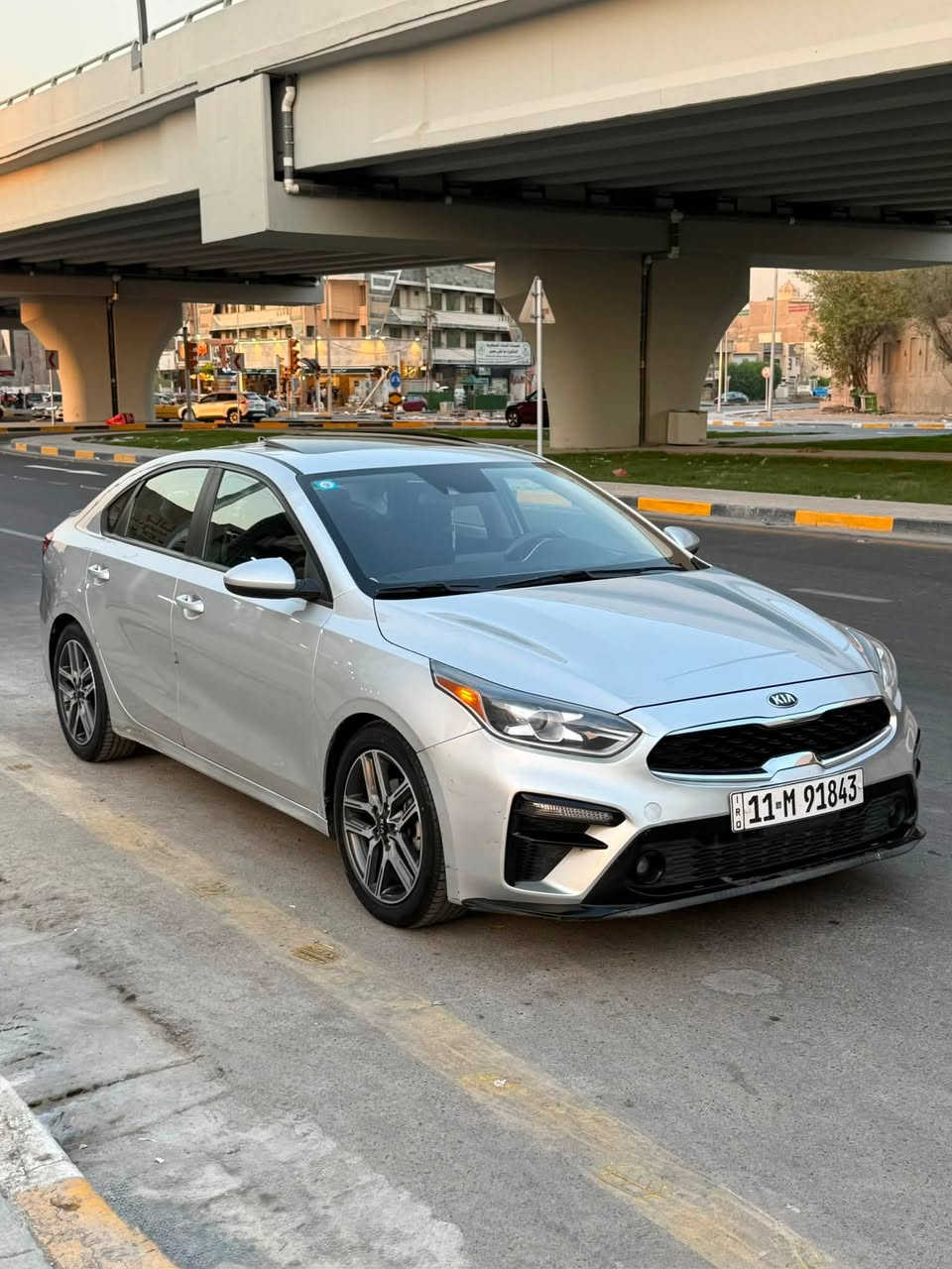 السلام عليكم للبيع كيا فورتي 2019 S
فول 1/1 عدا البصمه 
ماشيه 57 الف mi
مواصفات سياره 
فتحه 
لايت 4 عدسات زنون عالي ناصي بلادي 
بكلايت لد 
شاشه 
ويل جبير 
موديات قياده 
رادارات
توقف ذاتي 
وبعد بيها مواصفات 
الحادث جاملغ وباب مبدل نفس لون حادث امريكا 
وهنا بيها شبر بارد بلجاملغ الخلفي
الباقي كفاله
رقم بغداد بسمي 
السعر 125 ورقه 
للاستفسار ***********

