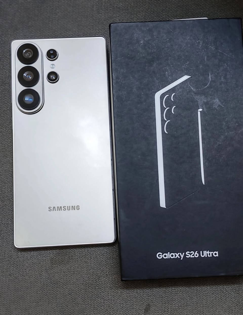 تلفون صيني تقليد ultra26
-كامرته متواضعة جدا
-ذاكرته 512
-وياه كفرات وجه و ظهر وكيبل شحن
-اشتريته من بثوث امازون وما استخدمته
-اخذته ب100 الف

قيم واخذ 

تواصل واتساب
***********
