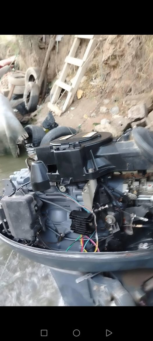 بلم ومكينه 40 يامها دولفين بس جره كلش نضيفه المكان ابو الخصيب رقم التلفون ***********
