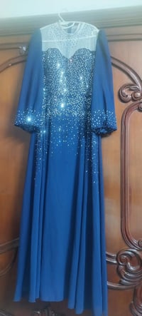 فستان • قياس ٤٢ • ما ملبوس