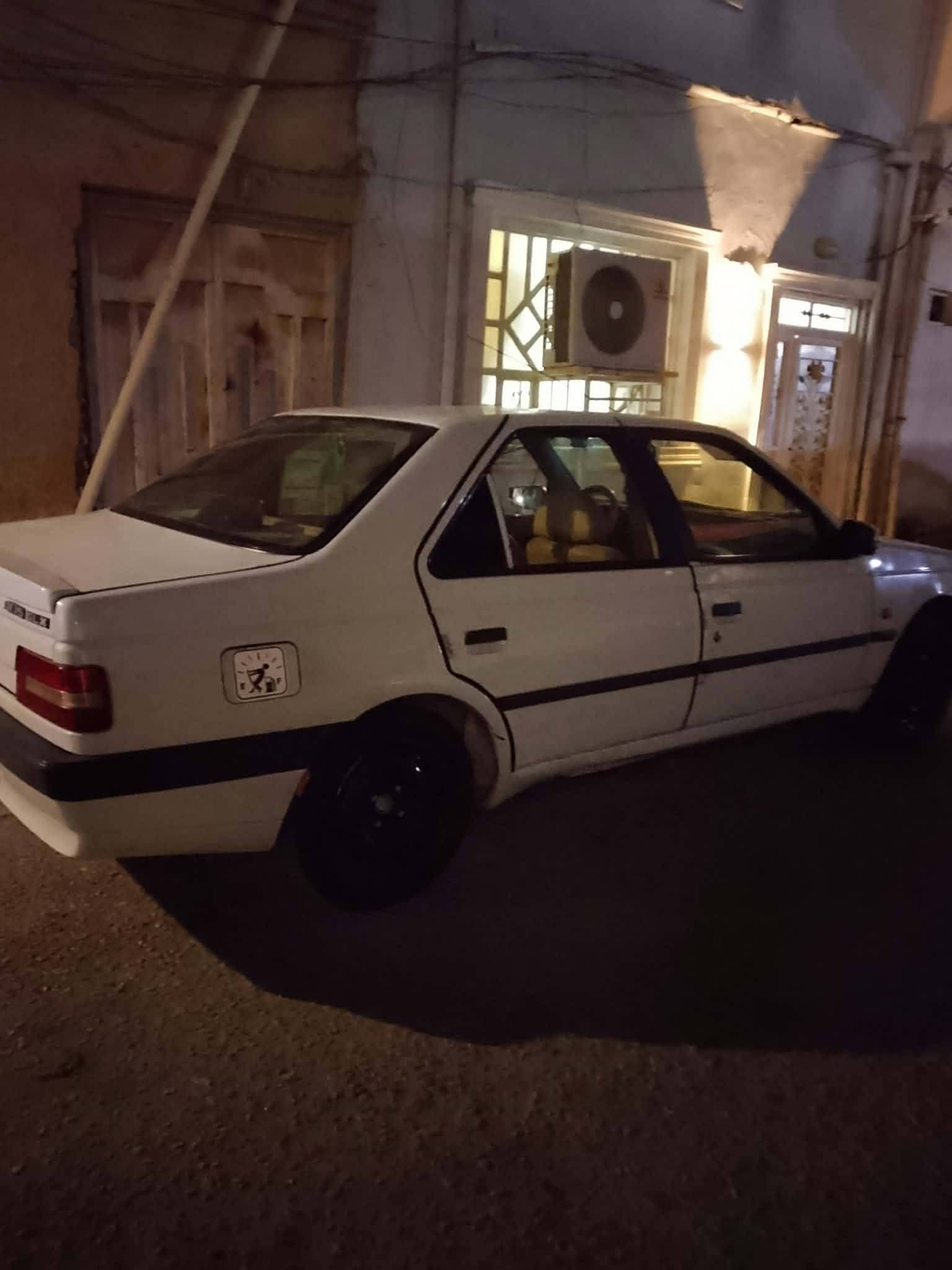 السلام عليكم بيجو 405  موديل 9 رقم دولي  كربلاء سنوية لل31 دشبول محدث 15 والبجم  دوشمة درجه اولى ارضية جلد  شاشة كبيره التنته مخلفه مع الكشنات  عينه وصينية قبل يومينه نبدلهم درجه اولى مكينه وكير نضيفات  تخم تاير   التبريد مايشتغل منظومته كامله والغاز موجود  المالك في النجف يريد مداور لايت زنون  السيارة موجوده بلديوانية  السعر 32 وبيه مجال واتساب او خاص ***********
