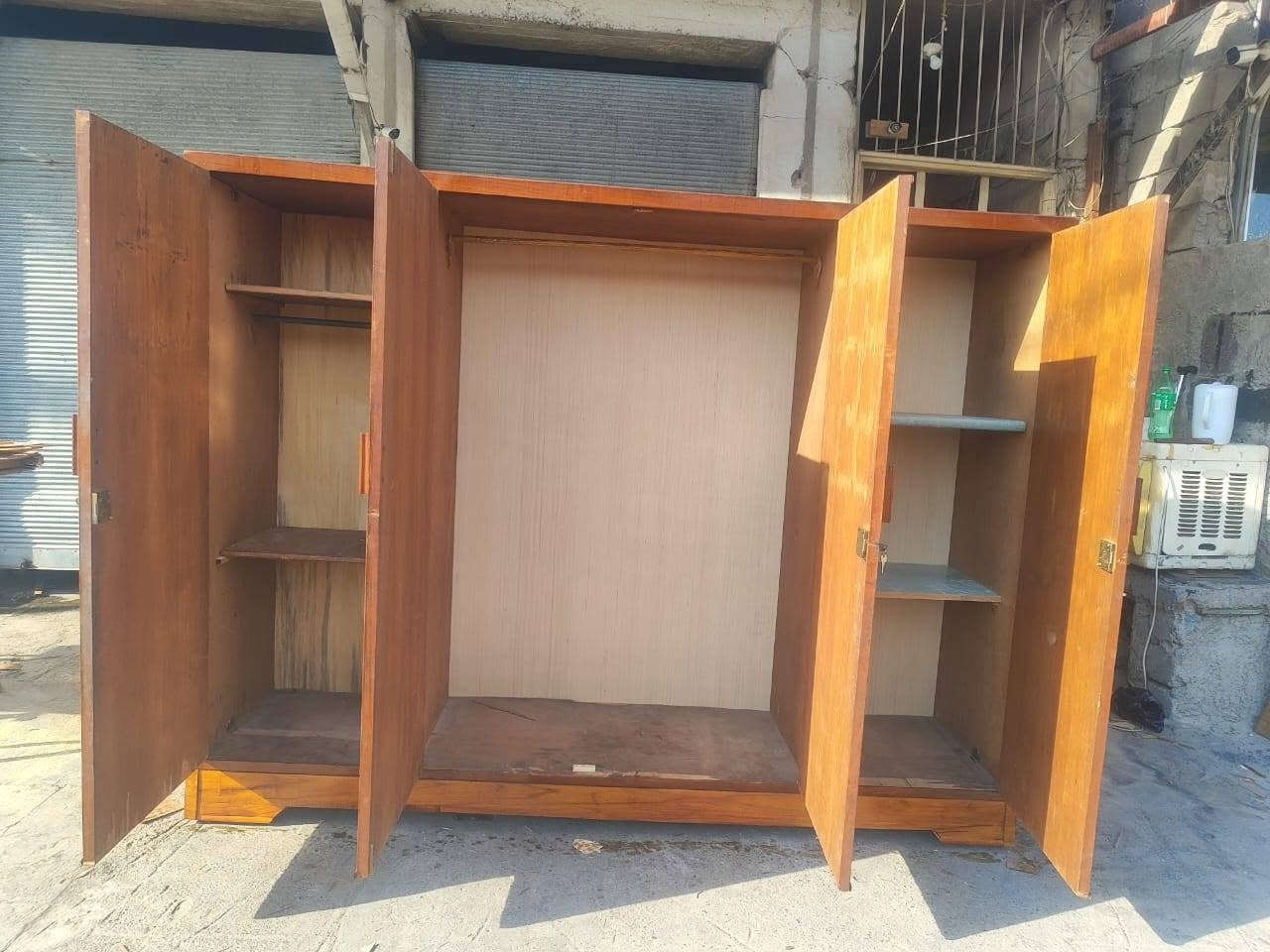 قنصور اربعة ابواب نظيف جدا شغل ثقيل السعر ١٤٥
***********
الرفاعي قرب نفق الصحة موصل, نينوى
