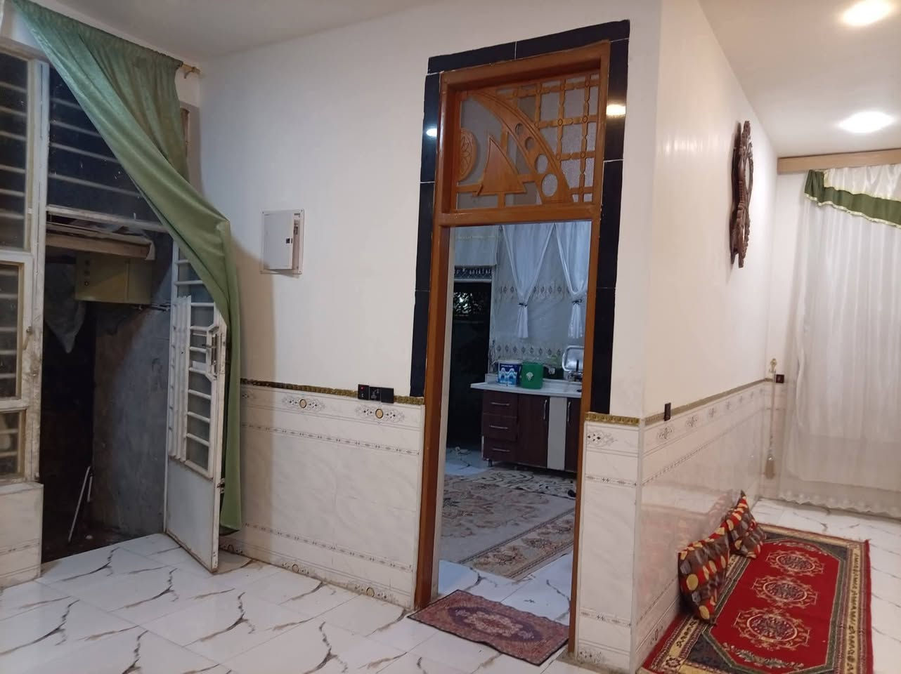 سلام عليكم بيت للبيع مساحه خير من الله 315متر بيت كلش جبير ناقصه بس ستاره كامل مكمل سعر 85وبي مجال للطيبين السعر خاص او عل رقم ***********
