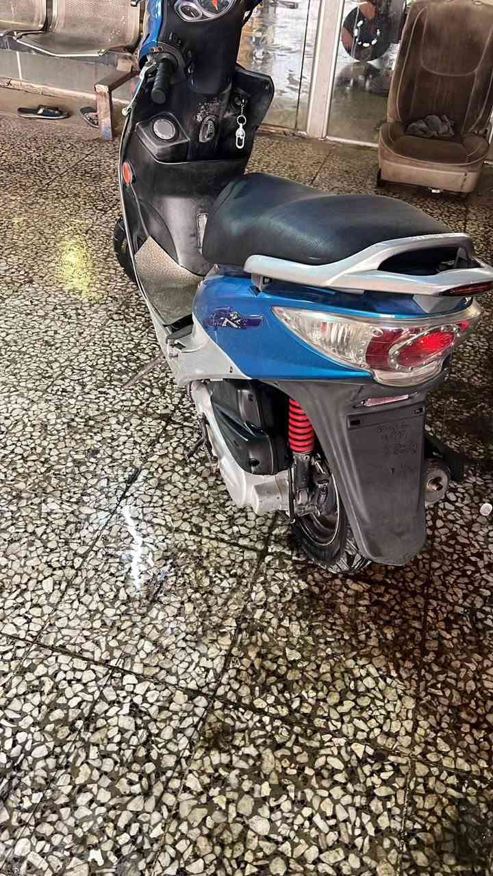 سلام عليكم دراجه للبيع كامكو كلشي مابيها كابريته جديده بلك جديد مسوي ادامه كامله تجي شغل وتروح 650معه المجال ***********.(متوفر فقط على واتساب)
