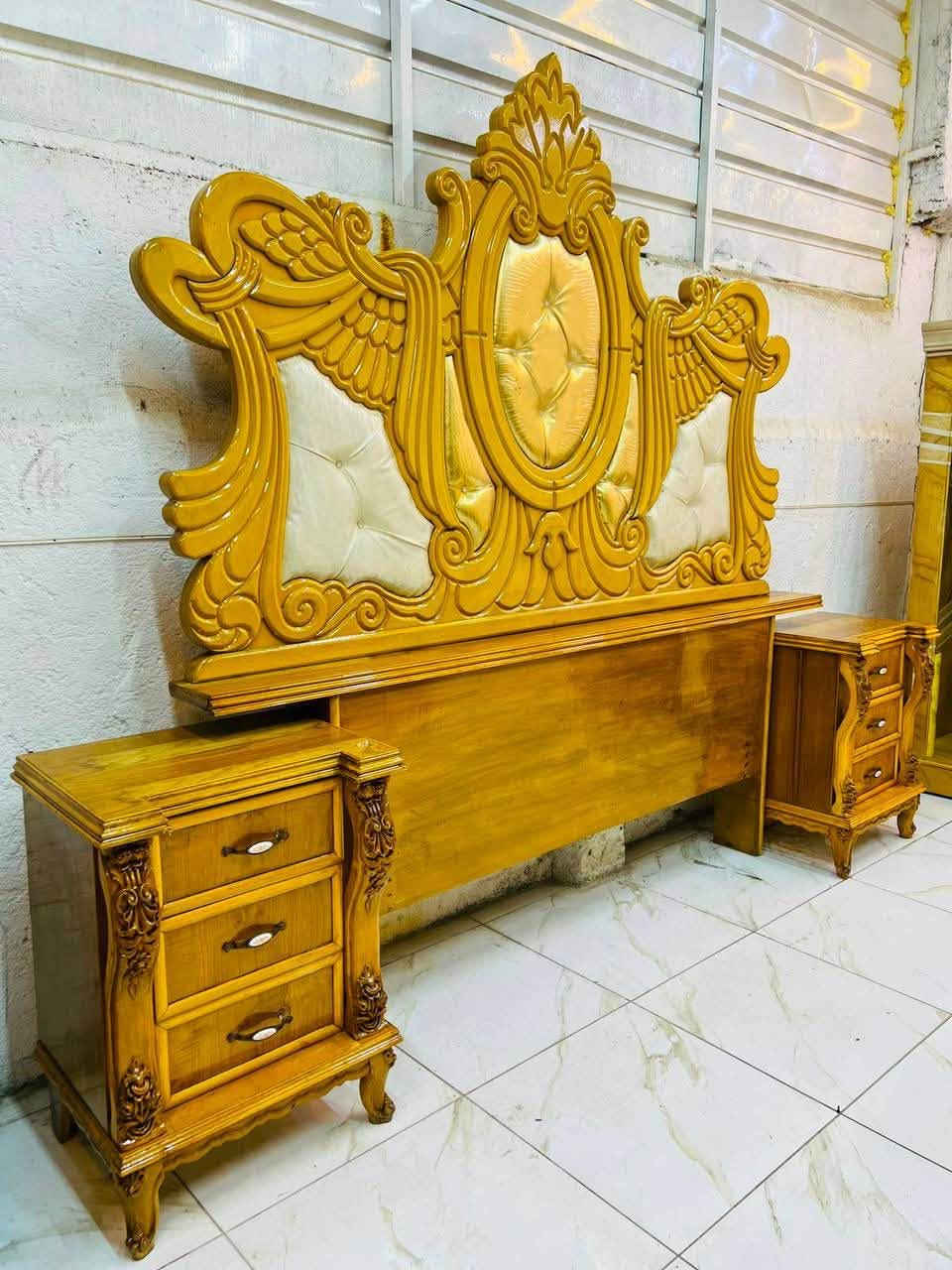 غࢪفه نوم مستخدامه نضافه 90% 
صاج داخل خارج 
5ملم طابوࢪيا  🎁هديه 
الغرفه متڪونه من8قطع 
فخمه دانك زان نقش زان 
ارجل جعب الغزأل ام العڪازه 😌😌
الغرفه فول مواصفات 
سعرها مليونين /مليون و800قفل
النقل والشد داخل بغداد مجاني

للاستفسار والطلب واتس: ***********
