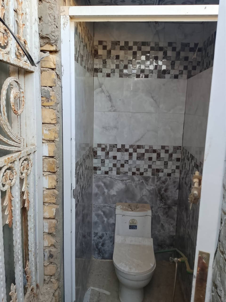 دار للبيع –📍 الموقع: الديوانية  – في حي الوحدة قرب جامع 

🏠الزهراءعليها السلام على الشارع

🌿مطلوب مبادره 58💸💸

🌿تسديد الشهري 305💸 (ملاحظه تغيير كفيل مباشر)

📐 المساحة: 100م مربع 10 × 10 

📄 الطابو: صرف

🔹 تفاصيل الدار:
✅ طابقين – بناءحديث عكاده
✅ الكهرباء 
✅ استقبال
✅ وصاله
✅ ومطبخ 
✅وغرفة 
✅نوم
✅ الطابق الثاني 
✅غرفتين نوم 
✅وصاله
✅ 3 مجمعات صحية
✅ سنة البناء: 2023
~~~~~~~~~~~~~
#متابعة_الصفحة
#نستقبل_جميع_عروضكم
———————————————————
🔺#للاستفسار الاتصال ع الارقام
‪***********‬‏📲 

  او مراسله واتساب +964 770 986 0830 📲  
—————————————————————
او زيارة مكتبنا من الساعة 3 الظهر الى 8 مساء 
🔺العنوان:- مكتب بلجيبه 
🔺حي سايدين جامع الرضا بلجيبه يم مدرسه الفجر

