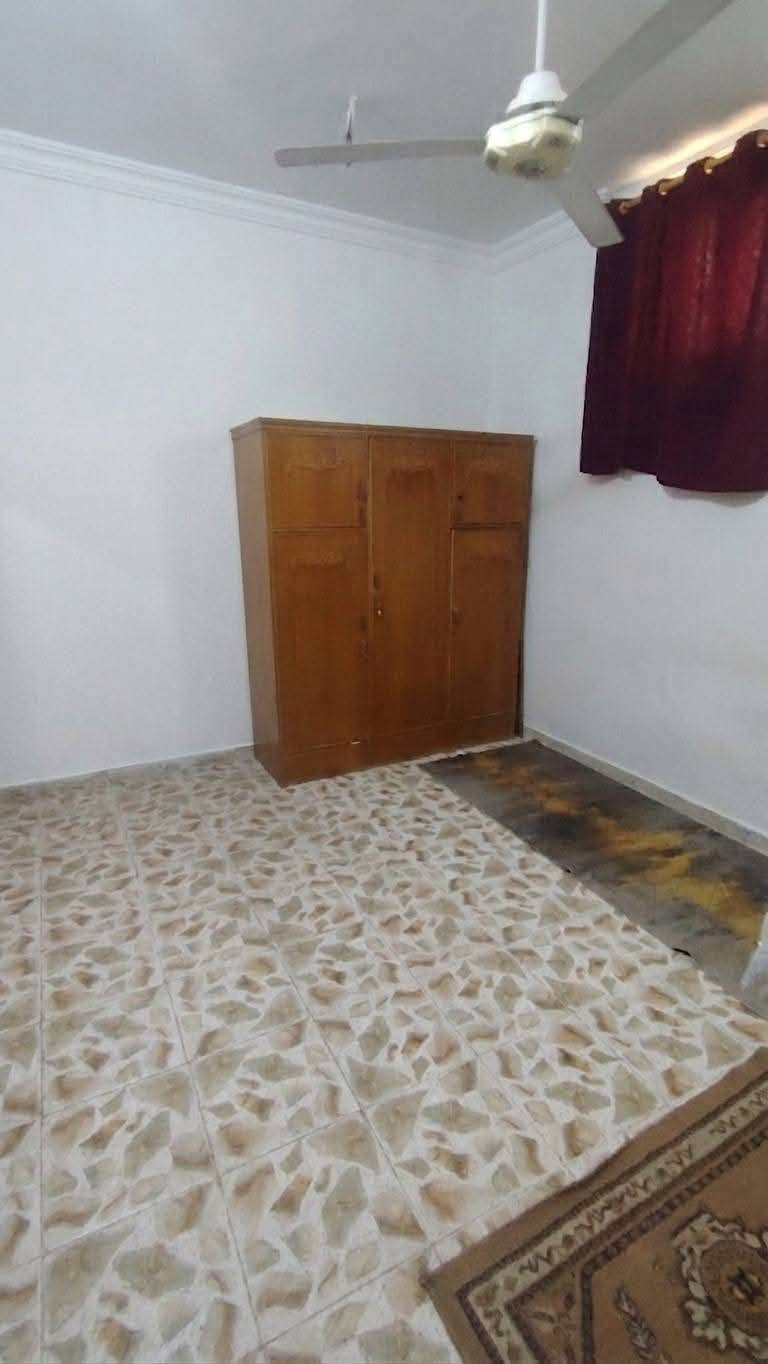 للاستفسار اتصل ***********
بيت للبيع .في حي الزهراء مساحة 100 متر ركن طابقين واجهه 10في10
خدمات كاملة منطقة تبليط بالكامل. يقرب 50 متر عن المدارس
الطابق الاول يتكون من 
استقبال 4.75 في 3.5 
طارمة 4.75 في 2.5
المطبخ 3.75 في 3
الصالة 5 في 2.5
غرفه نوم 4.5 في 3.5
منور 1.5 مربع
حمام 1.5 مربع
الطابق الثاني 🧧
غرف نوم عدد 3 
الاولى 4.75 في 3.5
الثانيه 4.5 في 3.5
الثالثه  4.75 في 3
حمام 1.5 مربع
صالة.سطح
للاستفسار على هذا الرقم ***********
غير متواجد على الفيس
