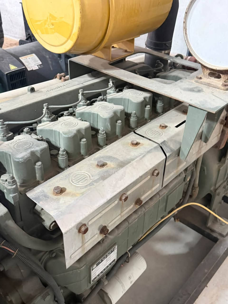 سلام عليكم اشتاير بلاد 12 ولف 6 سلندر 250kva عدد ساعات العمل 327 ساعه اخت الصفر مكفوله من صرف بخار 
عنوان كركوك يوجد توصيل 🚚 
***********
