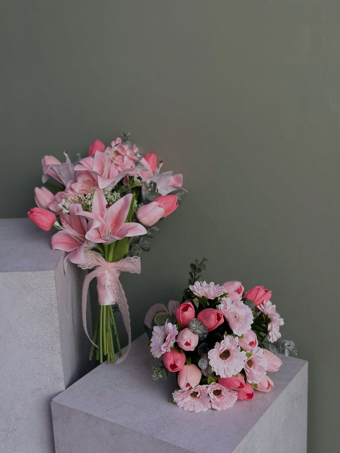 جزء من مسكات التخرج الصناعي🎀🎓:

#فلامنكو #ورد #تخرج

نص مكتوب في الصور:
- مسكات التخرج صناعي 🎀🎓