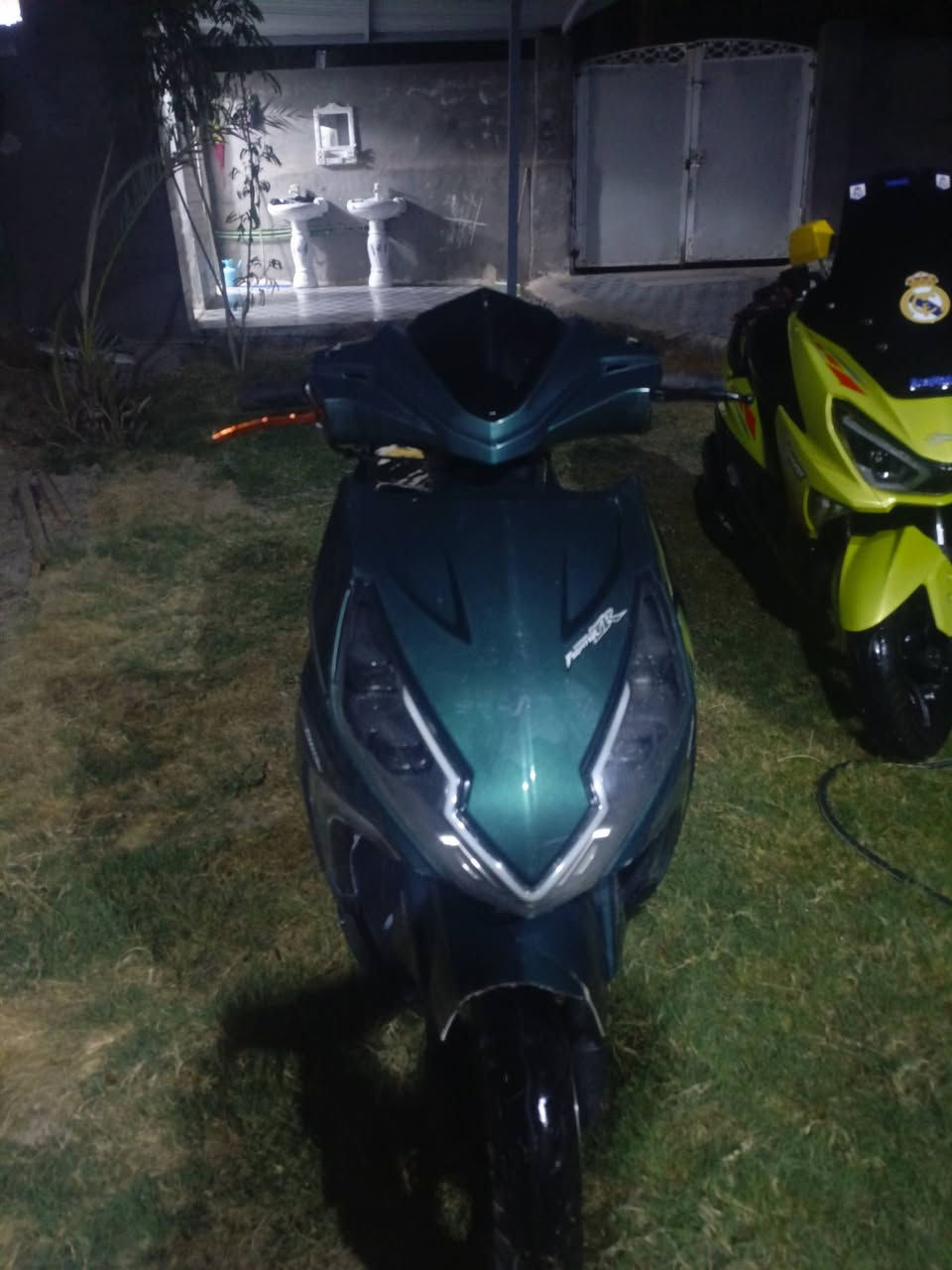 للتواصل ‏‪***********‬‏ السعر 300. لسلام عليكم درجة للبيع هونداي سبيسي ياباني موديل 2023 جديده دراجه مفتوحه مره وحده لايتات أشاير شغاله بك لايت دشبول شغال تايرات جدد هندر سلف شغال باتري جديد نقص جاملغ امامي السعر 300وبيهه مجال المكان بابل القاسم
