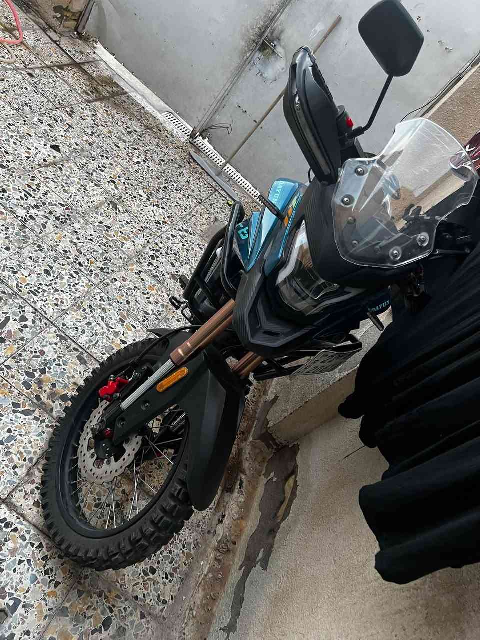 دايوان ادفنجر موديل 26 مكفولة
محرك • 300 cc
مرقم لوحات • إنكليز أربيل 

الدراجة بعدها بسم المعرض تروح انته تفتح عقد مروري ب ايدكً وتحول 

ماشيه الف و 800 

زيرو استعمال شخصي 

السعر • 3400 وبيها مجال قليل 

واقيات اليد موجود إذا تريد تبدلهن او تخليهن 

الرقم • ***********

سبب البيع . عندي عملية
