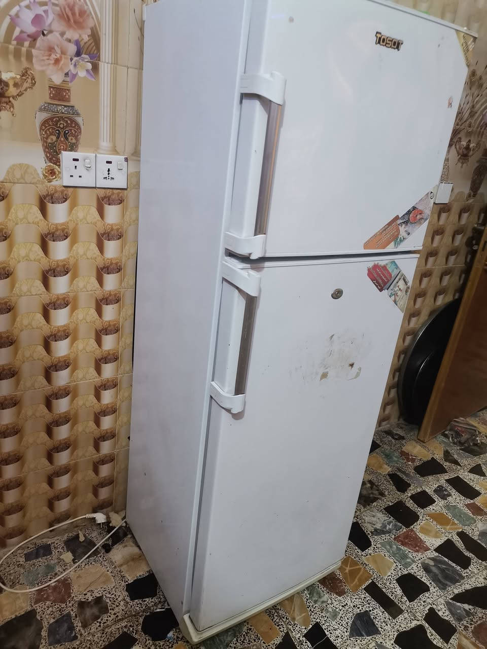 سلام عليكم ثلاجه للبيع مستعمله شي قليل سعر ٣٠٠ تصال ***********
