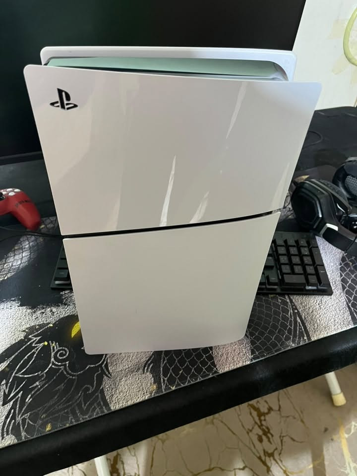 السلام عليكم
PS5 slim  سوني 5 سلم 

الجهاز نظافته 100/100 اونلاين محدث اخر اصدار مساحه التخزين 1تيرا ويا جوستك وحده الكير اليسار TMR فقط الجهاز ممفتوح نهائياً اخو الجديد اذا بي شخط واحد الجهاز يرجع ملحقاته كاملات والاصليه جوستك وايرات كارتونه كله اصلي + UPS 3000kv جديد مصارله شهر عندي نظيف يشغل الشاشه والبلي ساعه كامله وكلشي موضح بالصوره السعر 975 وبي مجال للشراي 

للتواصل والاستفسار: *********** واتساب او اتصال 

ادمن وافق🌹🌹

نص مكتوب في الصور:
- 60Hz تخزين الجهاز الحجم: 848.0 غيغابايت المساحة الخالية: 167.5 غيغابايت الألعاب والتطبيقات 609.8 غيغابايت معرض الوسائط 622.1 غيغابايت البيانات المحفوظة 4.25 غيغابايت أخرى 65.89 غيغابايت