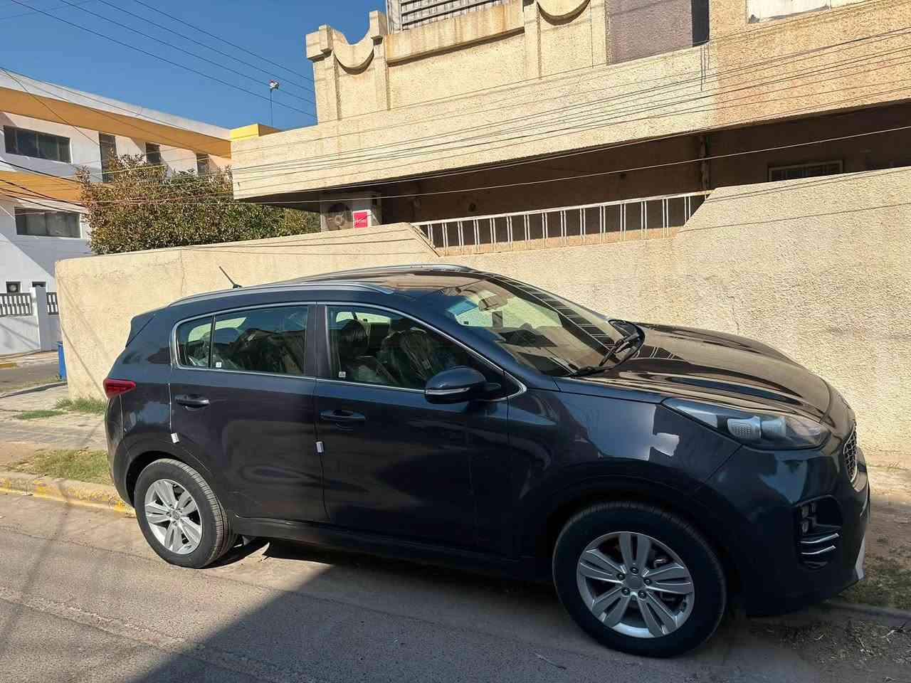السلام عليكم
سبورتج خليجي للبيع 
مكفوله من الصبغ بيها بارد شي بسيط بحافة الجاملغين الاماميات
موديل ٢٠١٨ 
رقم اربيل تحويل مباشر  هزه جديده
تخم تاير جديد تبريد ثلج گير ومحرك جي دي أي خليجي بدون دوانز نهائي واقتصادي مكفولات من الفتح
ماشيه ٩٨ الف كيلو
المواصفات 
شاشة كامره دواره حساسات خلفيه بلادي ماطور لايت نزول منحدرات قطعتين تبريد اشاير بالمري
مكان السياره بغداد السيديه
للاتصال *********** او *********** واتساب بيهم او ماسنجر خاص 
السعر ١٤٨ ومجال محدود
