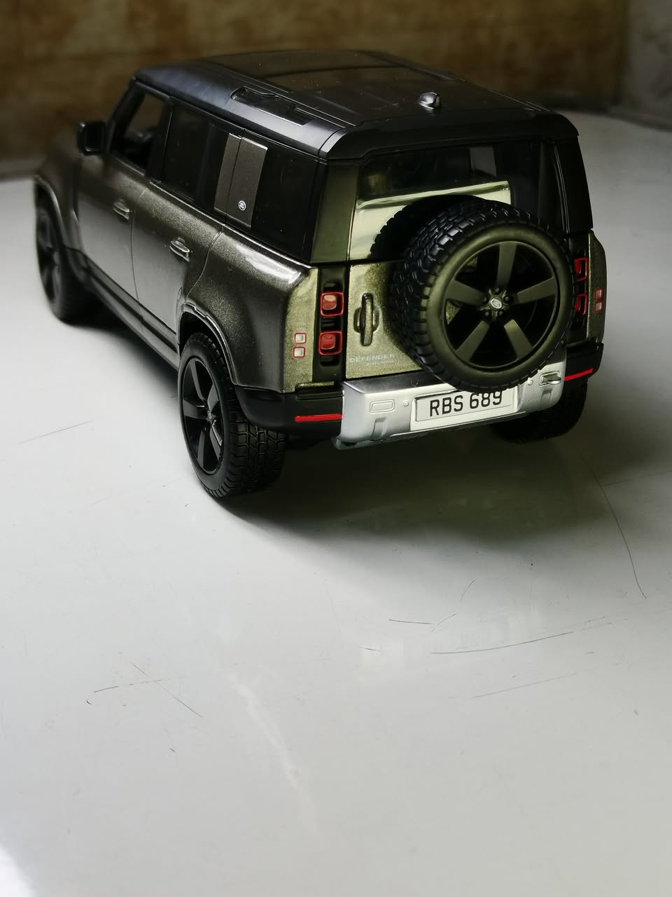 Land Rover Defender 110
لون نفطي مميز
حجم 1:24
إنتاج شركة بوراكو الإيطالية
السعر ٢٥ الف
للتواصل واتساب *********** 📲

تابعونا على الانستكرام @luctury_store

#عالم_المصغرات_والمجسمات #tsar_store #diecast #لاندروفر #فخامة #دفندر #land_rover #defender #110 #bburago
