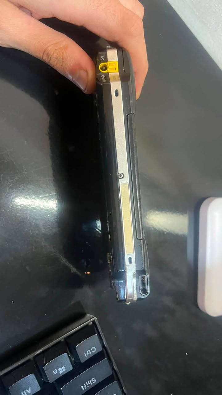 السلام عليكم 
Sony PSP
للبيع جهاز نظيف جدا شغال مابي اي خلل رام 8GB. مع بطارية بدون شاحنه فقط جهاز وبطارية سعر 110 الف للتواصل واتساب 
***********
