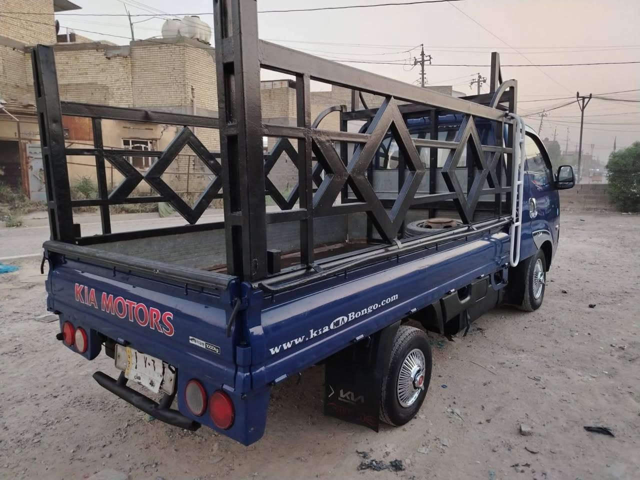 كيا بنكو موديل 2005 محرك مسكر بم ونوزل 
مكفولة من ضربة وكص صبغ مكانات بصيطة 
محرك كير اكسن مكفول 
شاصي مكفول رقم شاصي اصلي
حدادية+ تخم تاير امامي خلفي جدد 
جاهزة من كل النواحي 
رقم بغداد مميز مشروع وطني سنوية لغاية 28 تحويل مباشر 
السعر 80 وبي مجال 
مكاني بغداد مدينة الصدر الاورفلي 
رقم الهاتف ***********
