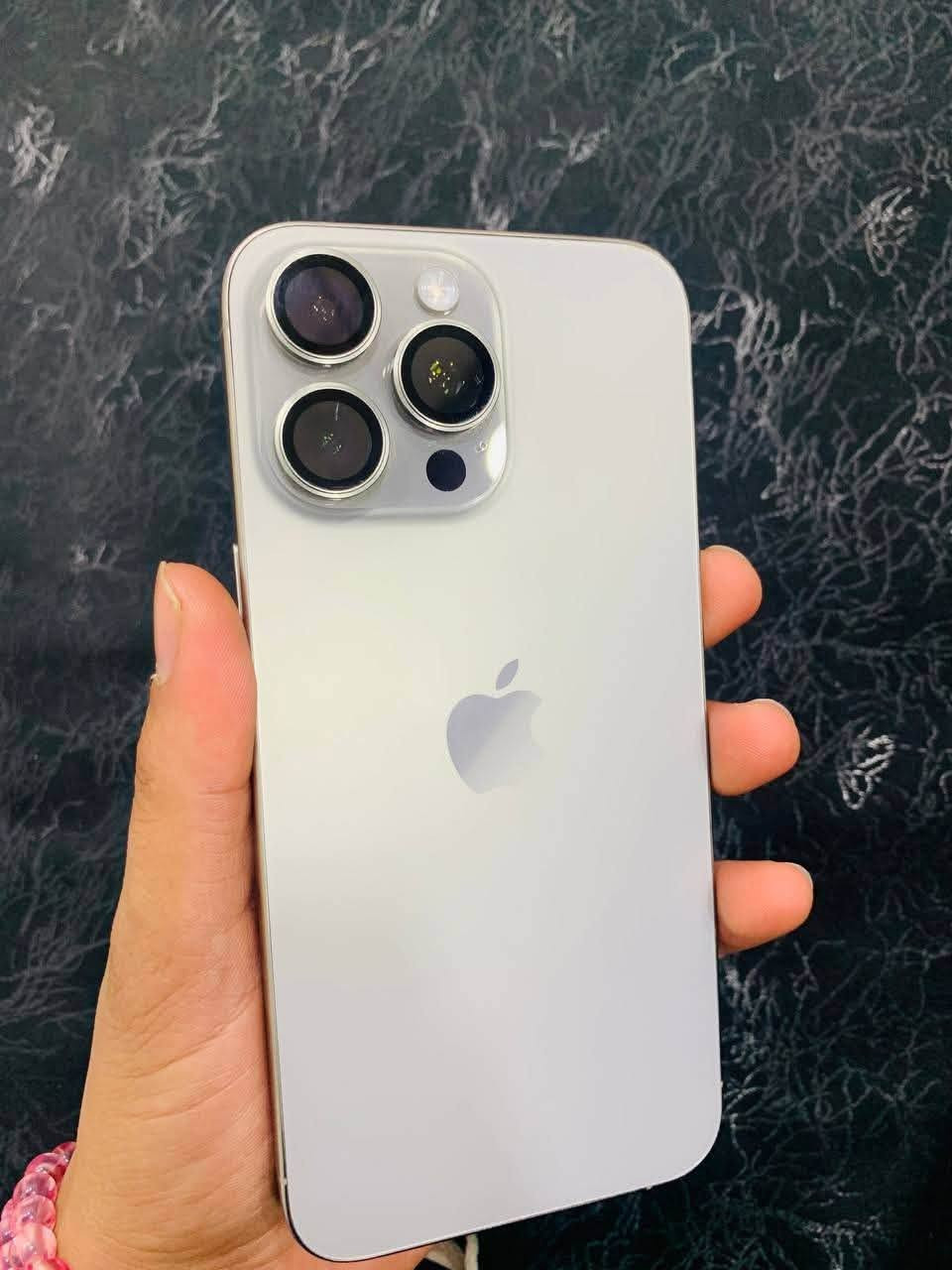 ايفون 15 برو ماكس 📱
ذاكرة 256

🔋بطارية84‎%‎

تك سيم 

مبدل شاشة (شرط اصلية )

لون تيتانيوم 

نضافة99‎%‎

***********
