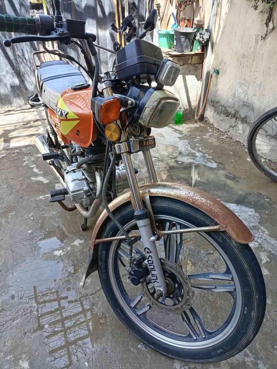 للبيع سيفان موديل ٢٠ نقص باتري كله شغال ٥٥٠ بيه مجال ***********
