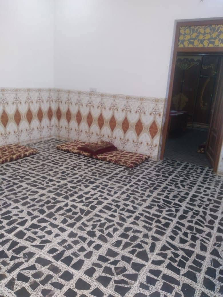 بسـم اللّـه الرحمٰـن الرحيــم
‏
‏ منزل  للبيع في (الفلوجة) منطقة ال (  23
‏قرب شارع 40نافذ عليه
‏🔻التفاصيل🔻
‏جنس العقار     { ملك صرف }
‏اسم الحي       { توزيع جديد 
‏المساحـة         { 125م } وجه " 6.25م " × نزال " 20م "
‏عرض الشارع   { 15}
‏
‏عدد الأدوار     { طابق واحد }
‏المحتويات⬇️
‏{ استقبال + صاله + مطبخ + غرفة نوم واحده + مجاميع صحيه داخل وخارج}
‏💵السعر المطلوب هو (  73مليون  )قابل للتفاوض
‏
‏👇للاستفسار الاتصال على👇
‏( ***********
‏
