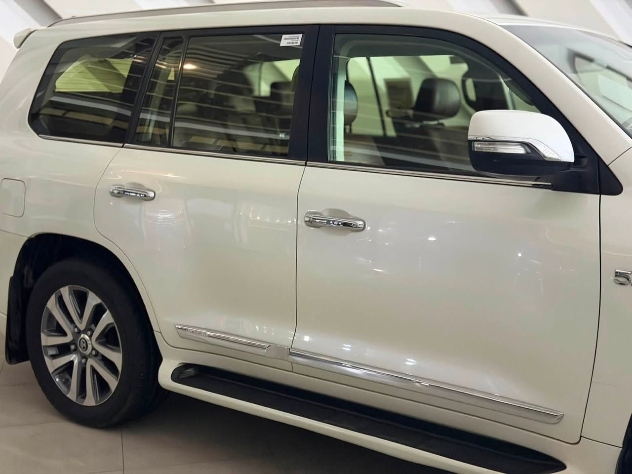 السلام عليكم للبيع لاندكروز 2017 فئة VXS بريم 

محرك 5700 V8 
جكات 
ستيرن كهرباء 
خزن ميموري 
كشنات كهرباء 
جنطةًكهرباء 
كشنات تدفئة تبريد 
دبل جنطة كهرباء 
شاشات 
4 كامرات محيطية 
وهوايه مواصفات بيها 

ملاحظة // السيارة بيها بارد بسيط

مكان السيارة بغداد 

للاتصال // ***********
