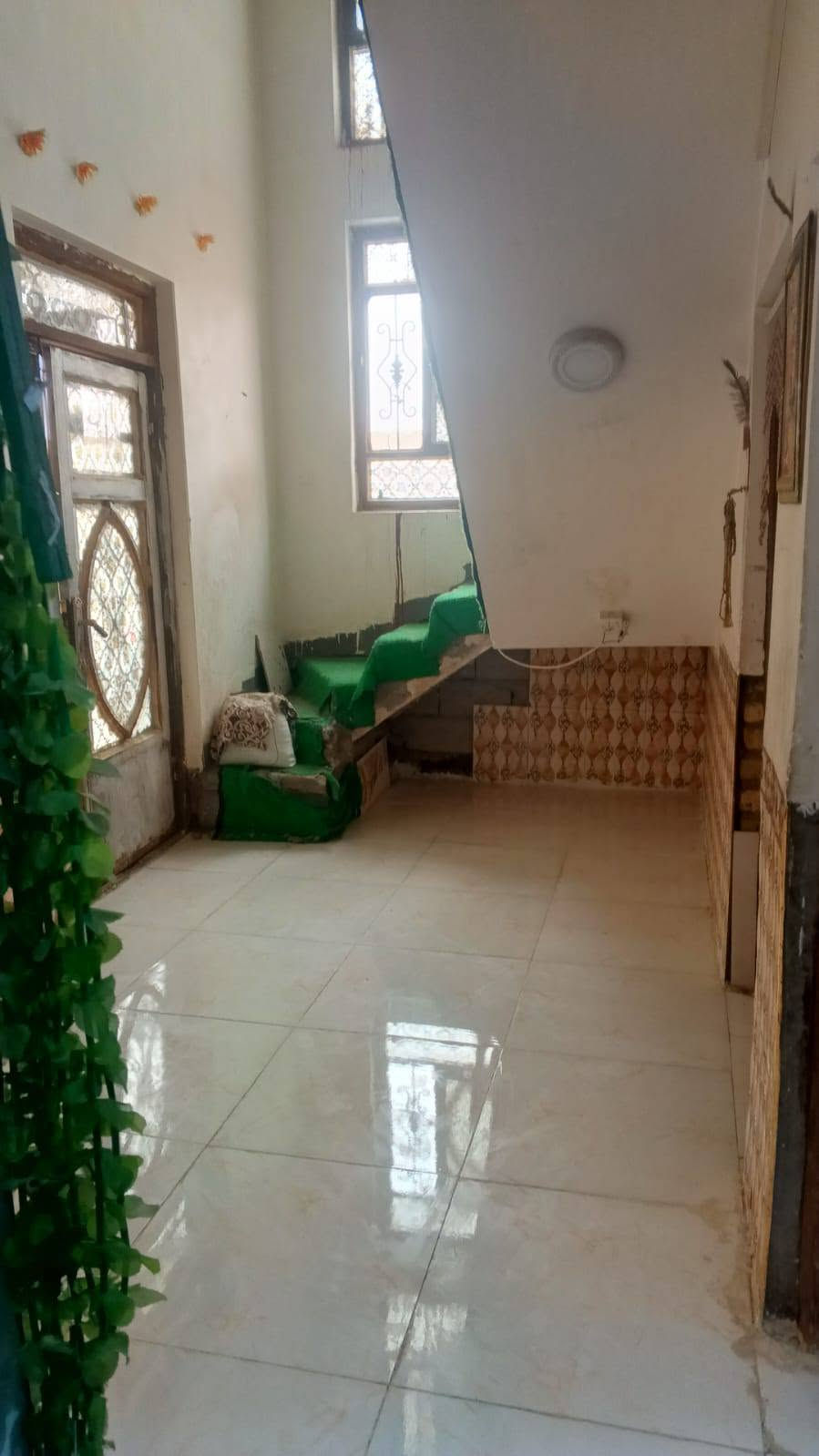 خنيطلة • ١٨٧م • محل واجهة