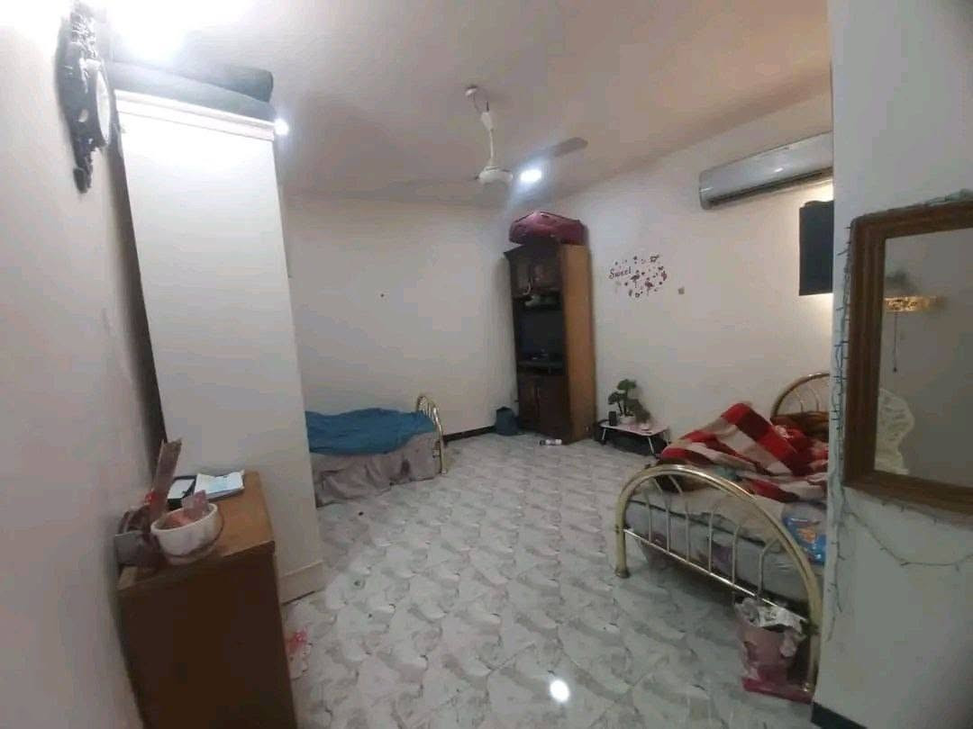 سلام عليكم بيت للايجار للايجار شارع 60 مقابيل المدهش مساحه 100 عدد الغرف 3 وصاله ومطبخ ومجمع صحيات ***********
