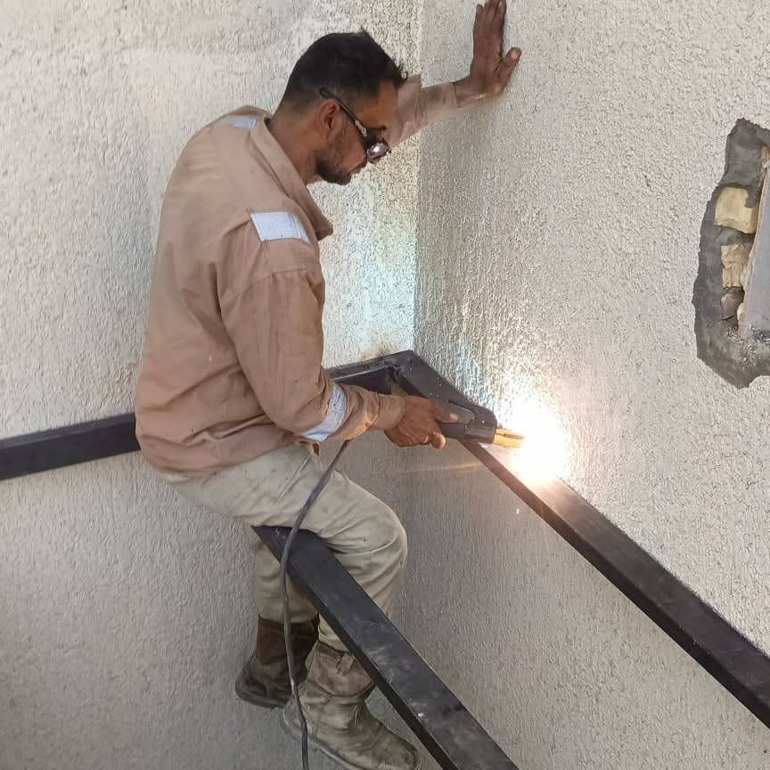 مكتب الجوادين لعمل كافة انواع الحداده جملونات وكرفنات ونصب ولحام  كافة انواع  الشبكات والانابيب النفطيه والغازيه وشبكات التدفئه والتبريد وشبكات الأطفاء  وعمل كافة الهياكل والسلالم الحديديه لدينا كادر متخصص  
بإدارة علي الخفاجي 
للاستفسار اتصال على الرقم
***********
*********** #الجميع
