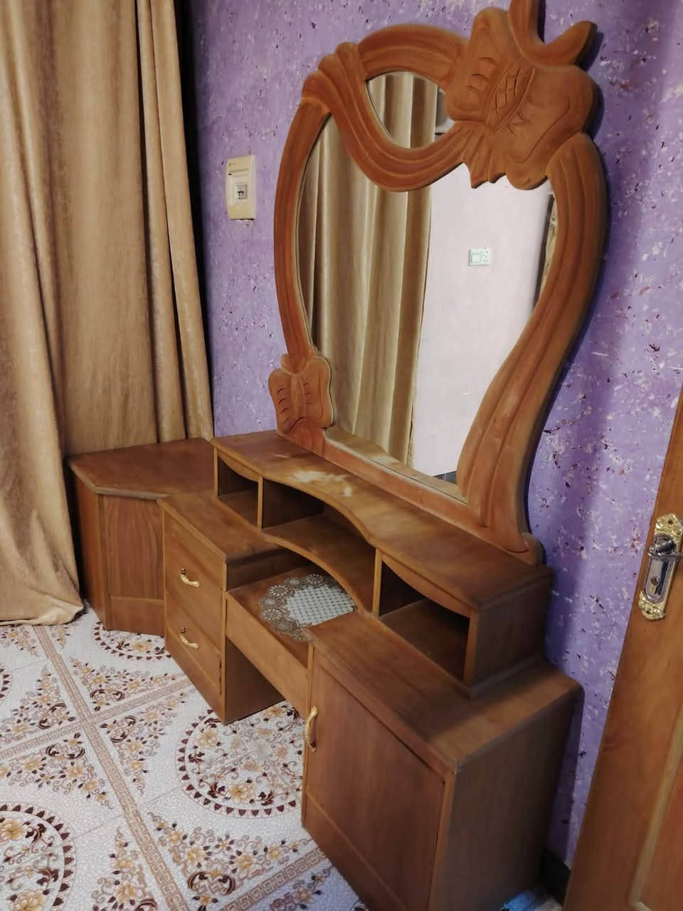للبيع غرفة نوم عراقيه تكمه نضيفه جدا ب 750 وبيها مجال العنوان بغداد الكريعات اتصل ع رقم *********** مكلفه بالنشر
