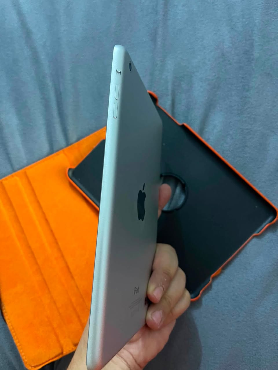 � آيباد Apple نظيف جدًا، شغال بدون أي مشاكل.
✅ الذاكرة: 16GB
✅ واي فاي
✅ كلشي بيه شغال 100%
✅ البطارية زينة
✅ يجي وياه الكفر الدوار مثل الظاهر بالصور.
✅ حالته مرتبة جدًا ومناسب للدراسة، الأطفال، والتصفح.

💰 المطلوب: 100 ألف
تواصل ***********

مكاني بغداد الدوره أبو دشير
