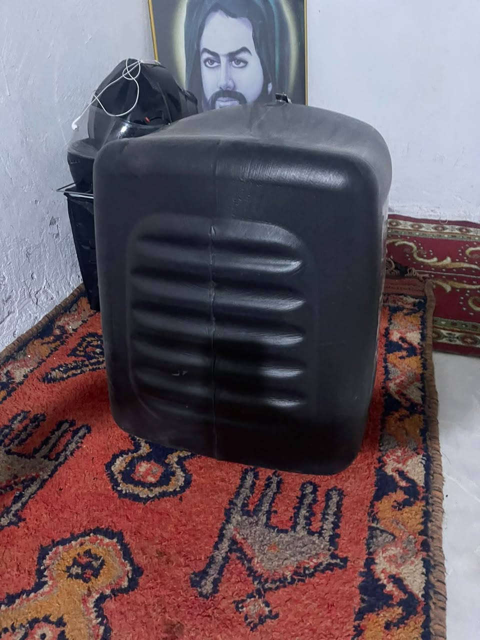 سلام عليكم صندوق ديليفري كلشي ما بيه بس كسر بالباب ومسويه وكامل ونضيف من جوه وحلو مكان بصره الزبير رقمي ***********
