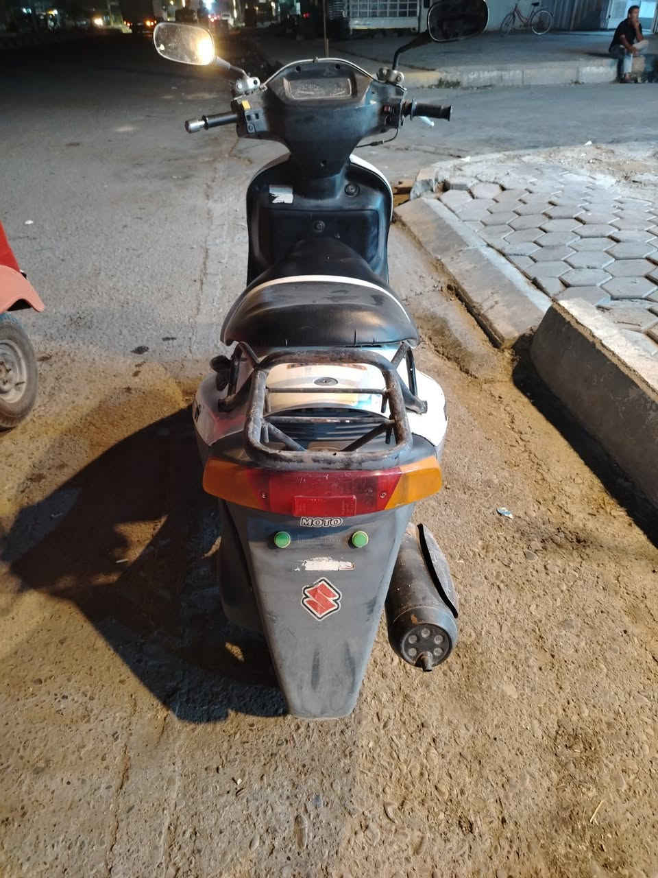 سازوكي فجستارمحرك150ccسرعة100كاملة نقصها طوافة مال البانزين سعر 400وبيها مجال خان بني سعد ***********
