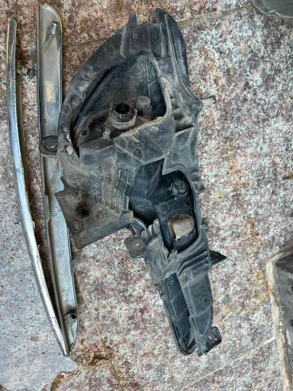 السلام عليكم غراض سبورتج شباك خليه نحل وكشاف ومازده يراد جلي جهه اليسار زنون عالي اصلي
 للبيع ‭***********‬ مكان بغداد حي الجهاد
